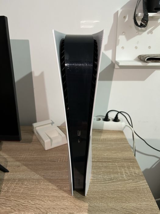 Vand PS5 Nou/ Impecabil/ functioneaza 10/10