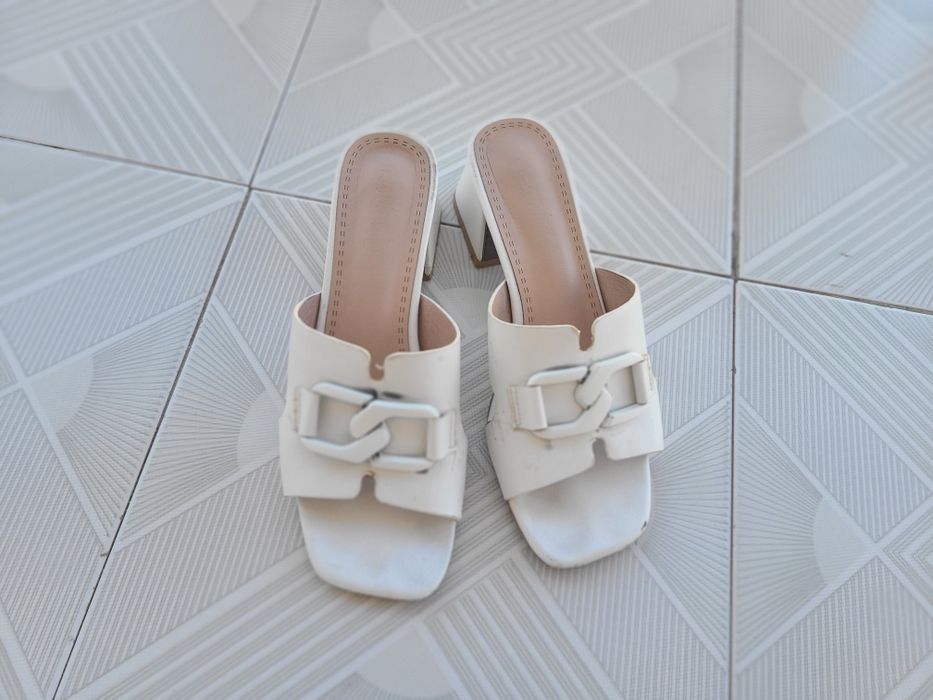 Шлёпка женская белая