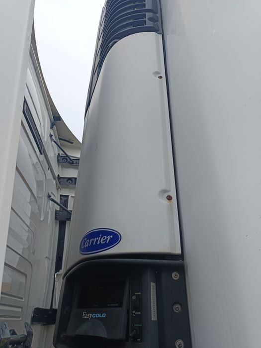 Vând semiremorca frigorifica