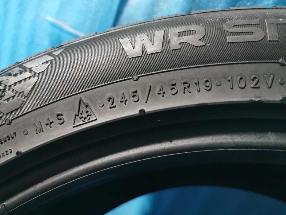 245/45 R19 - nokian m+s 4 bucati