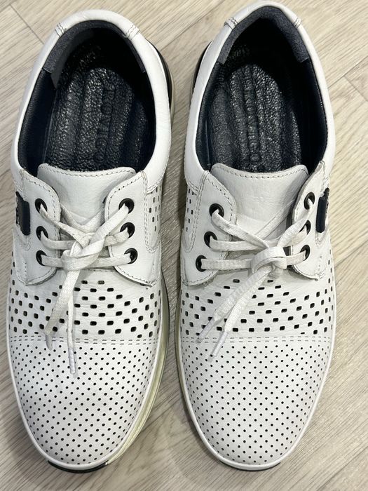 продам кроссовки  осенне-весенние