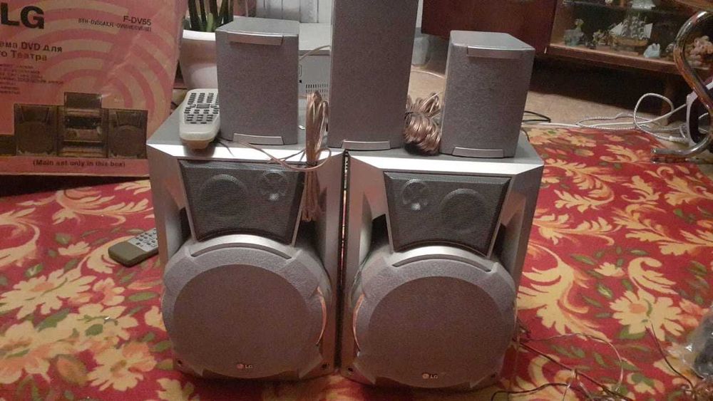 Продаю старенький музыкальный центр LG
