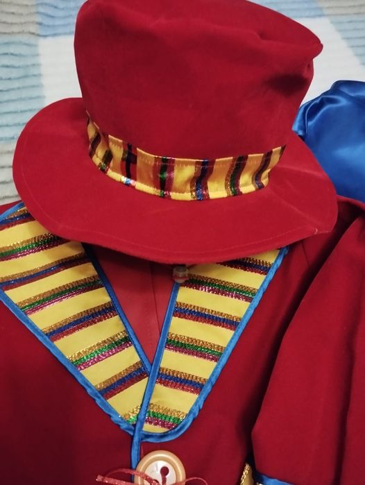 костюм клоуна...