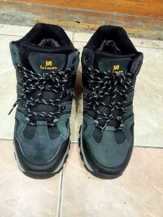 Срочно продам кроссовки