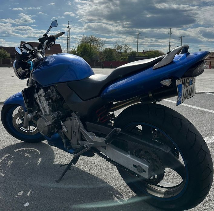 Honda Hornet cu elemente carbon