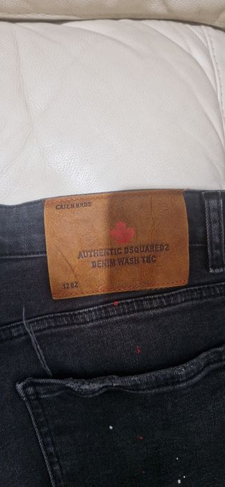 Blugi dsquared2 , material foarte bun , eleganti
