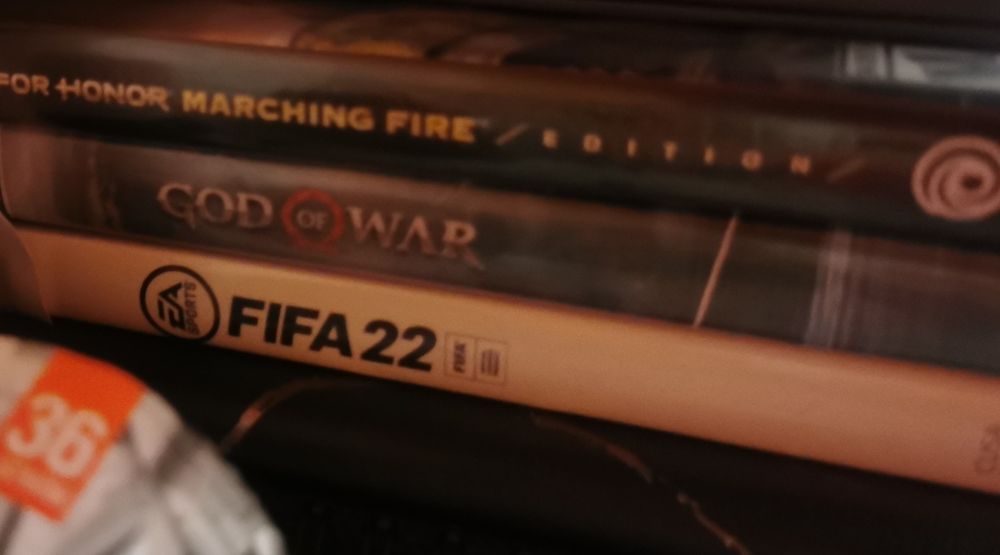 PlayStation 4 + 2 Manete