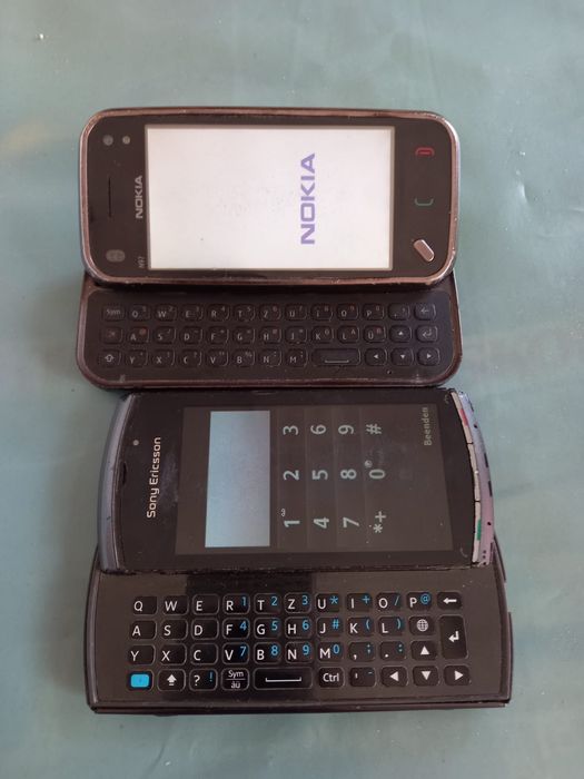 Vând 2 telefoane Nokia N97 și Sony Ericsson