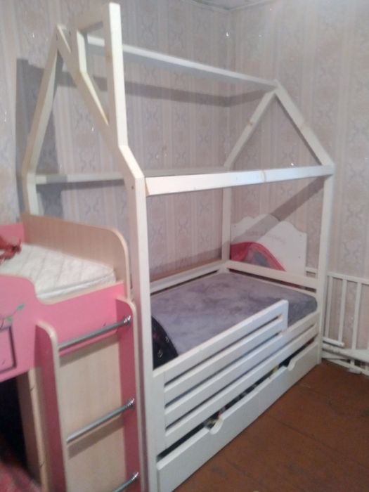 Продам кровать домик