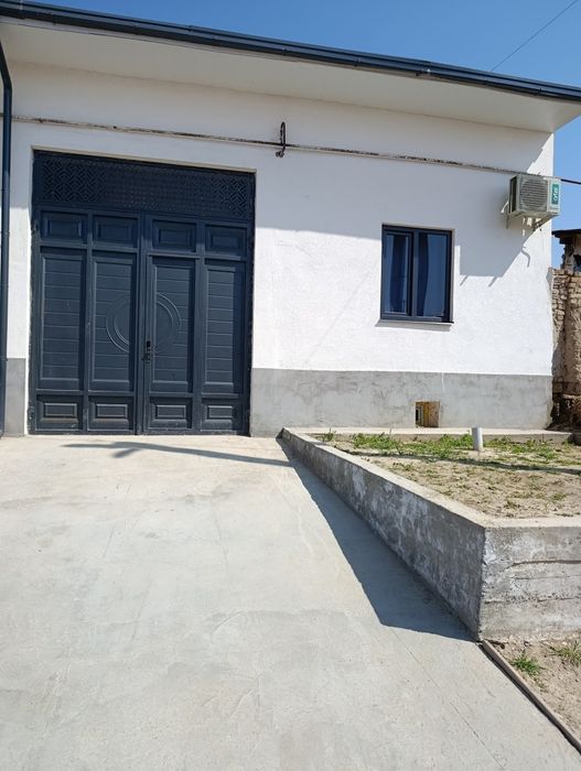 Koʻk terakda srochna yangi qurilgan uy sotiladi