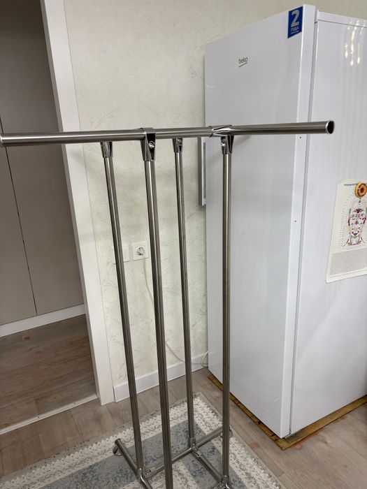 Продам вешалку стойку