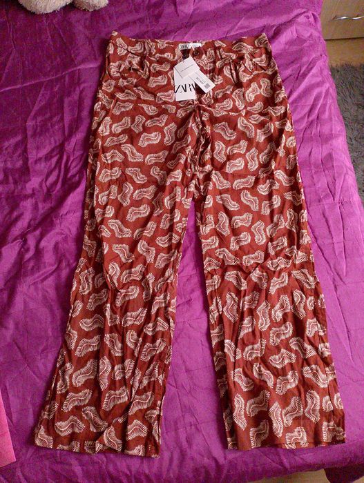 Pantaloni  noi cu eticheta subțiri Zara