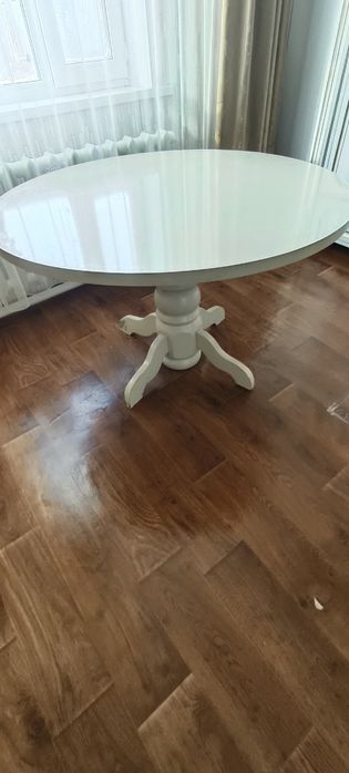 Стол красивый 120 см диаметр