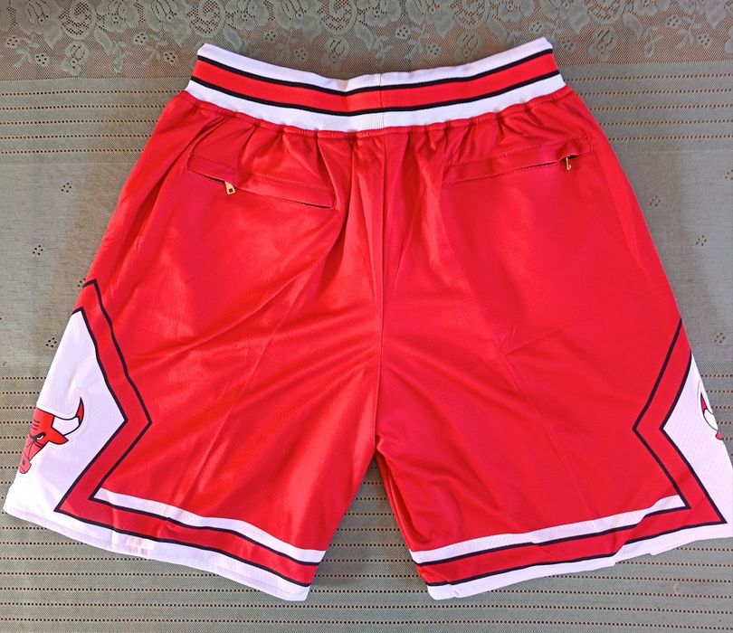 Pantaloni scurți de baschet (disponibili)