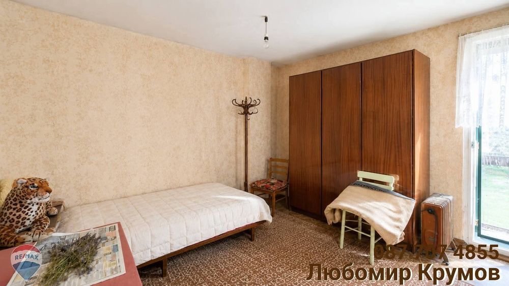 100 кв. - 5 стаи - кладенец - 1125 кв. равен двор