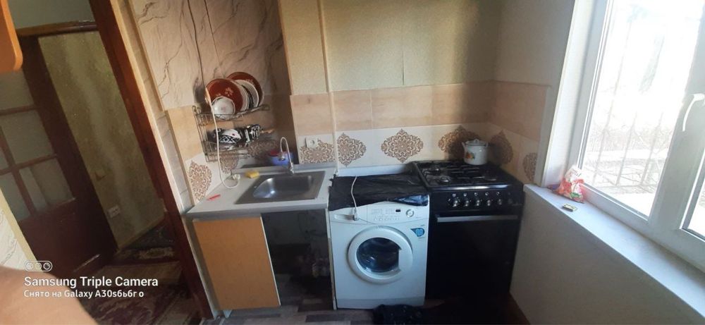 Yashnobod metroni oldida