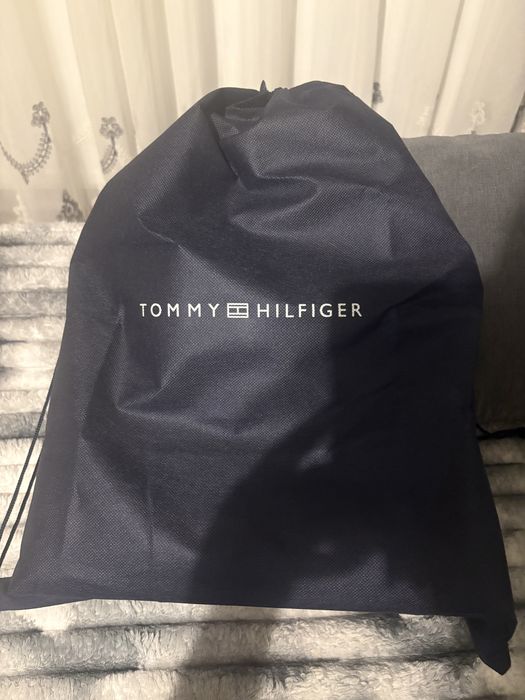 Geantă Tommy Hilfiger neagră originala