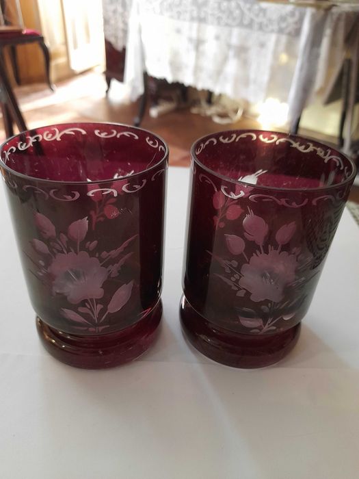 Pahare mov/grena tip Baccarat cristal vechi interbelic si albe aperitiv boluri sticla veche dulceata