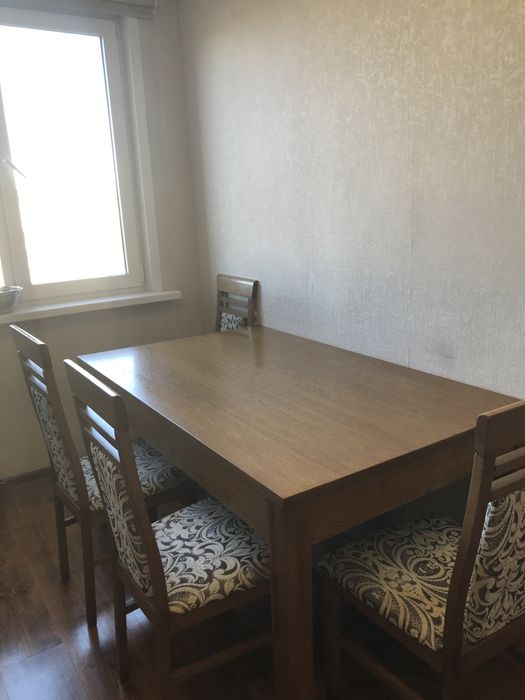Стол обеденный со стульями