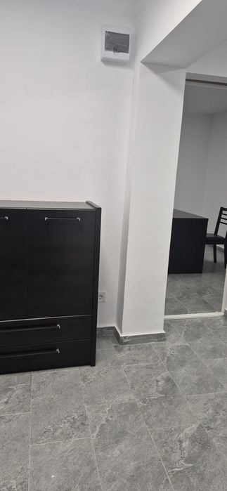 Închiriez spațiu comercial/birou.