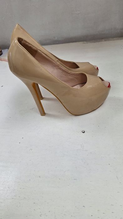 Продавам дамски обувки