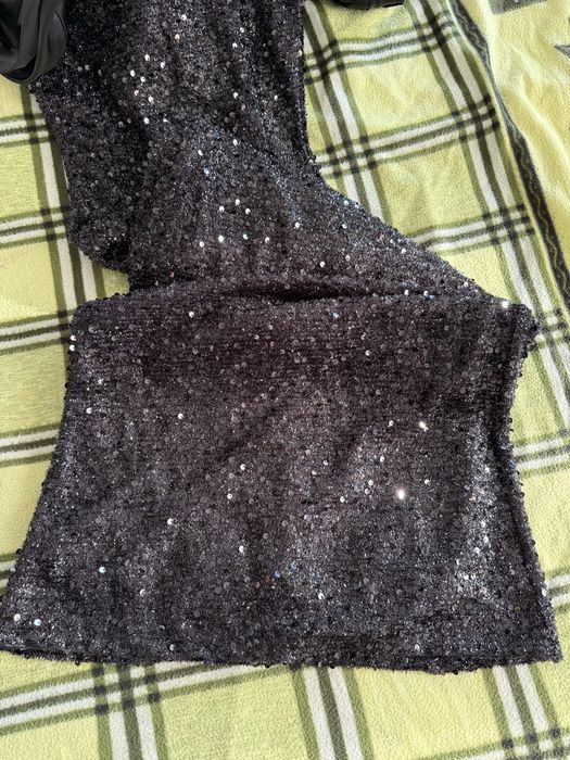 Вечернее платье с открытым плечом