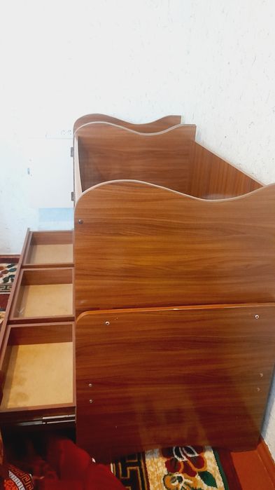 Bolalar shkafi va lolkasi