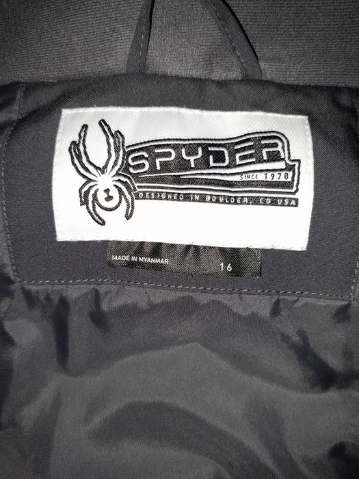 Продавам ски яке ,,Spyder europe"