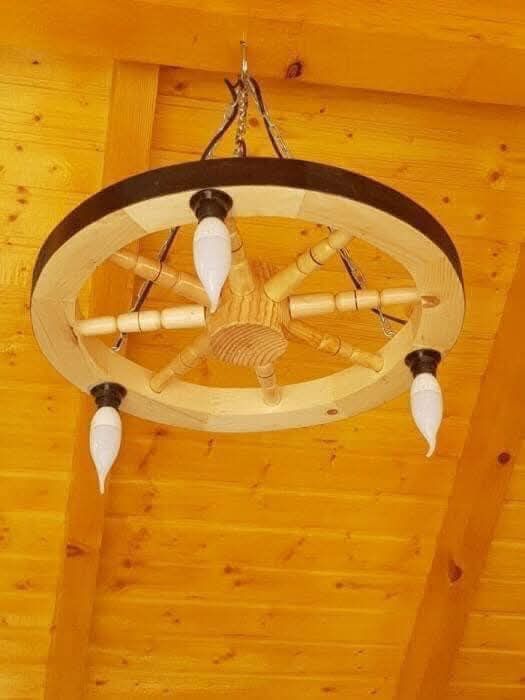 Vând candelabre rustice