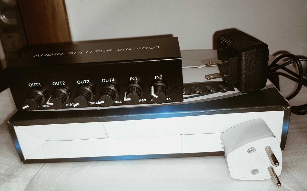 Mixer sunet activ [cu amplificare] cu 2 intrări și 4 ieșiri RCA