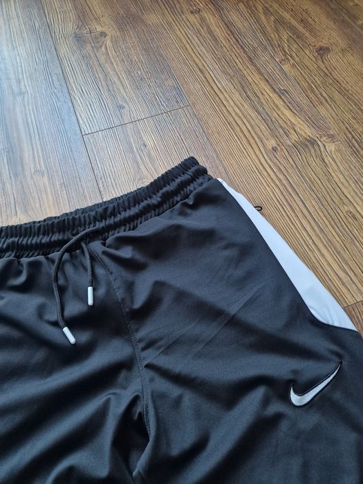 Мъжки спортен екип долнище и горнище размер S M L XL 2XL 
Най-висок кл