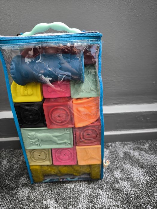 Vând joc din cuburi