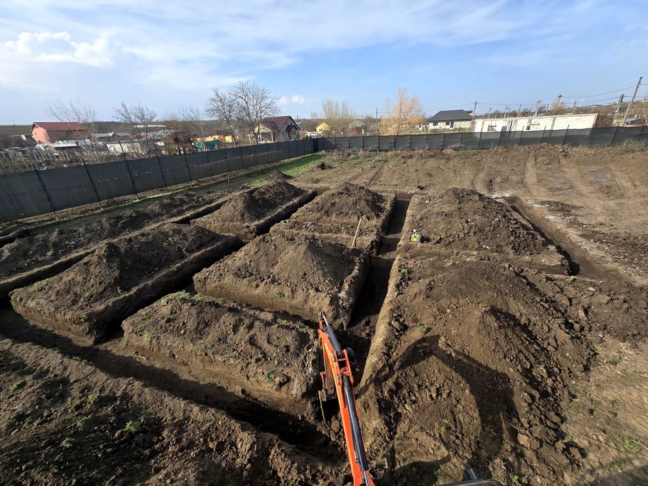 Inchiriere miniexcavator