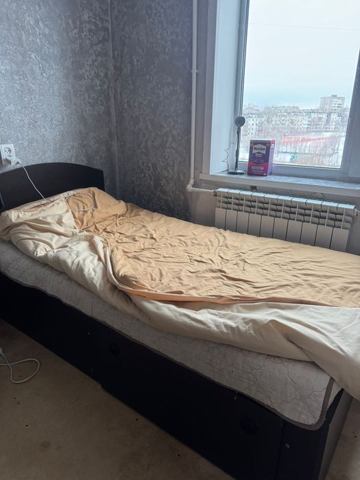 Кровать даром с полкой