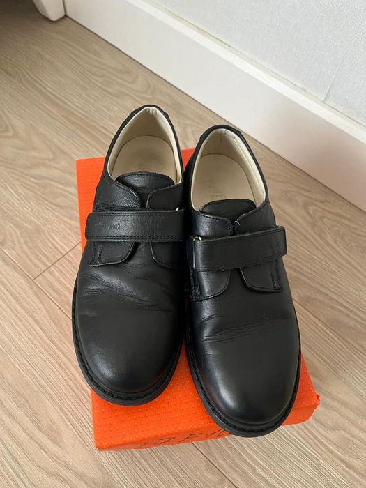 Продам туфли на мальчика