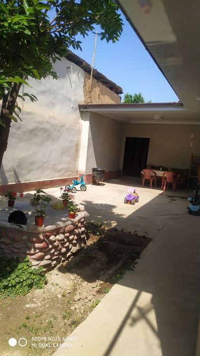 Srochna hovli sotiladi