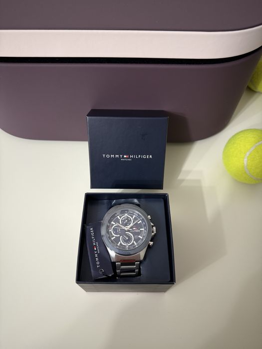 Tommy Hilfiger парные часы новые