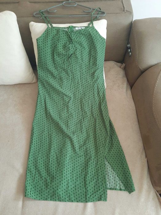 Зелена лятна рокля на точки