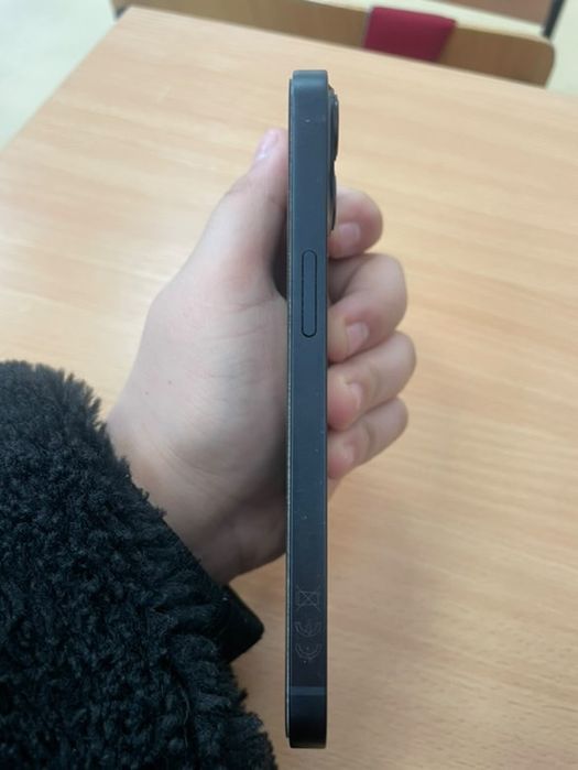 Vand IPhone 13 impecabil