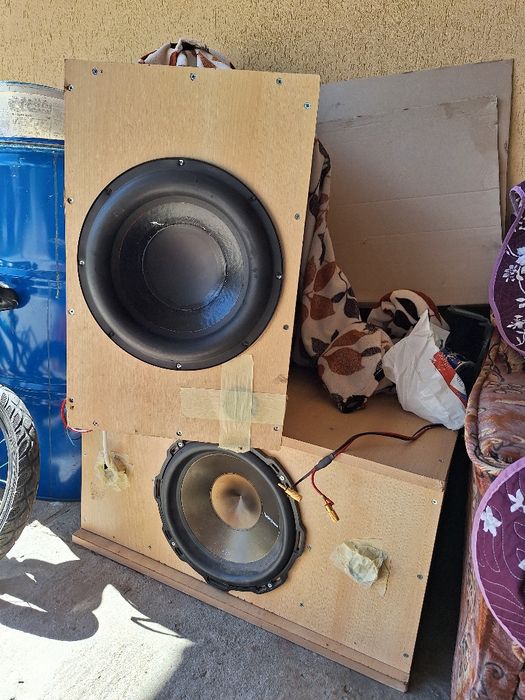 Vând  subwoofere