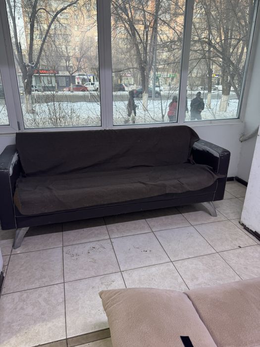 Диван старый ……………………..Диван………………………………..Диван…………………………………………Диван..