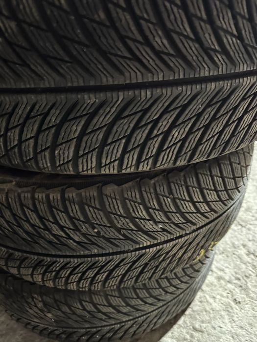 Set anvelope iarna 235/55/18 Michelin