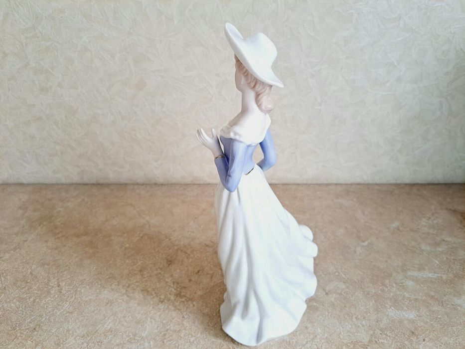Статуэтки фарфор