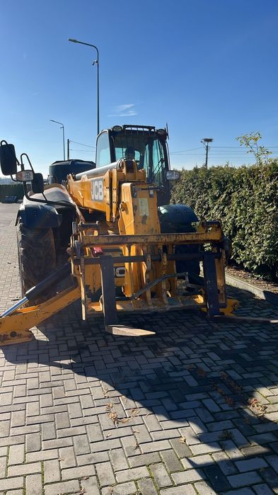 Телескопический погрузчик JCB