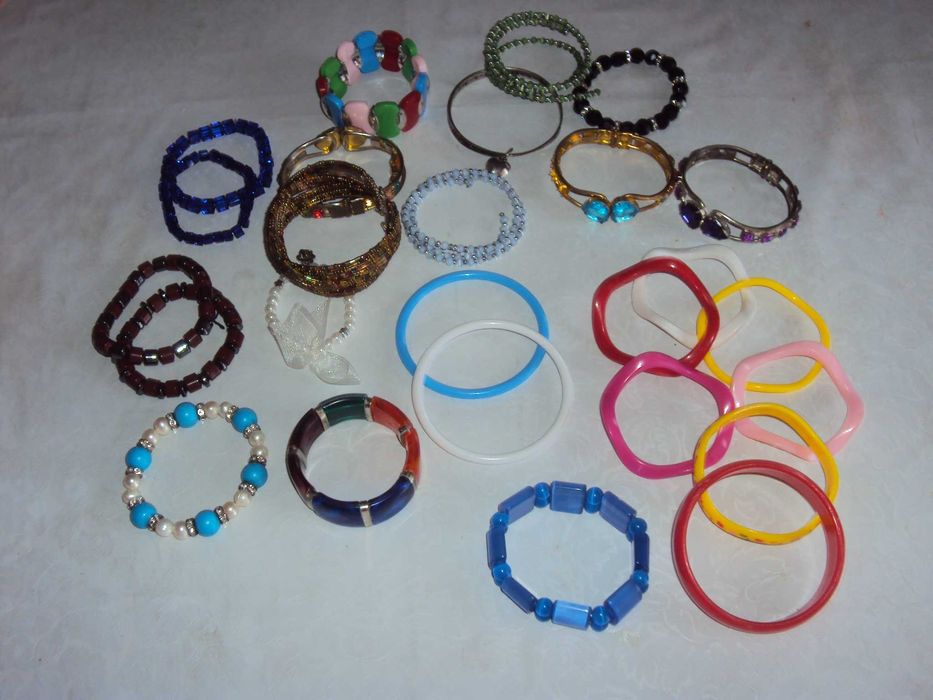 Браслеты разные. Штучно- 300тг
