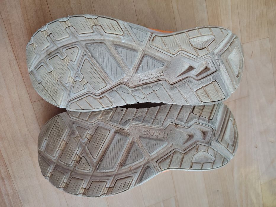 Маратонки Hoka arahi 4