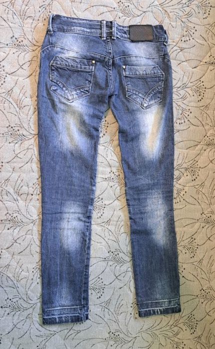 Дамски дънки, размер "XS".