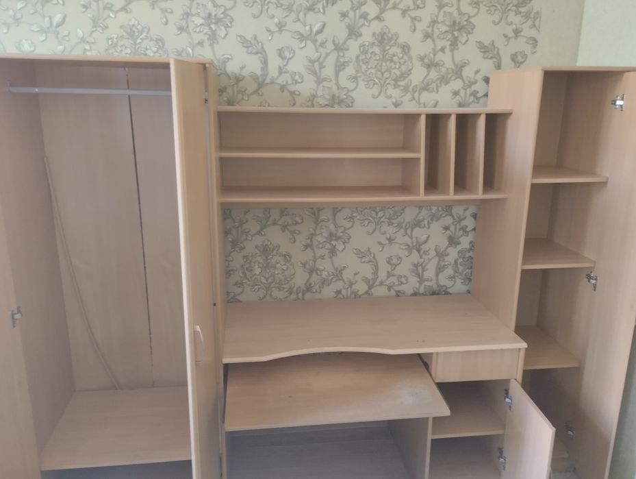 Продам шкаф-компьютерный стол в детскую