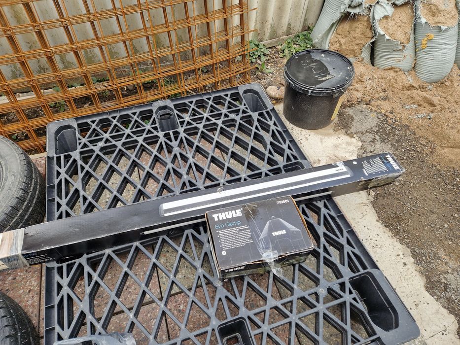Продам рейлинги  опрры автобагажник  THULE