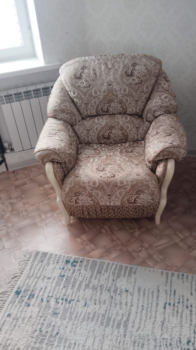 Продам диван и кресла